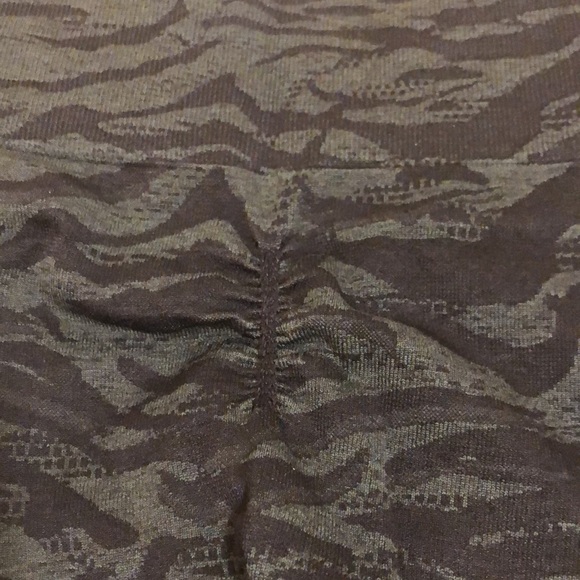 gymshark size small animal adapt leggings - Picture 2 of 5